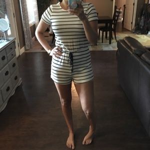 Cute romper Sz M but fits like a Small NWT
